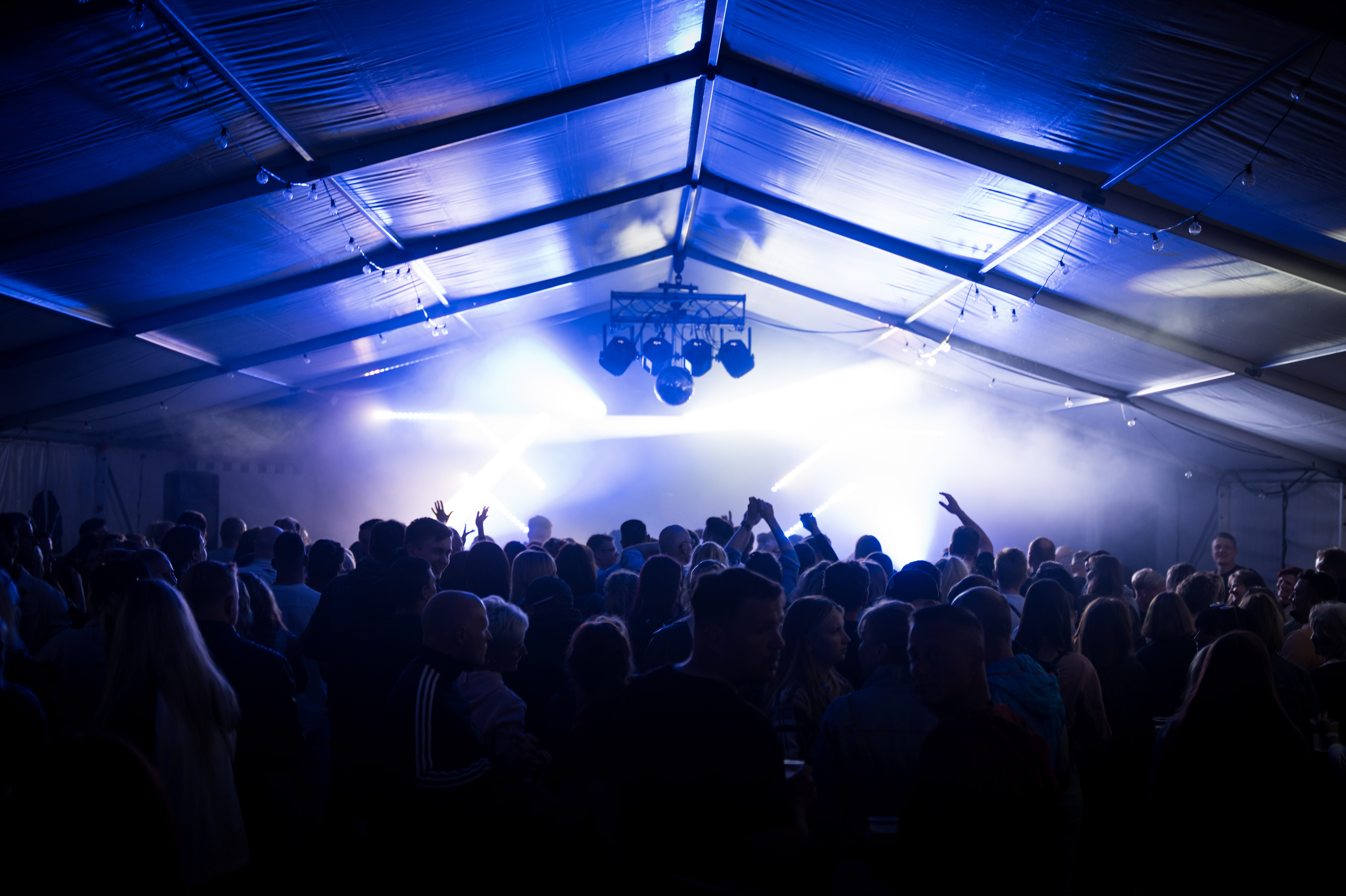 DJ-Setup bei einem Firmenevent
